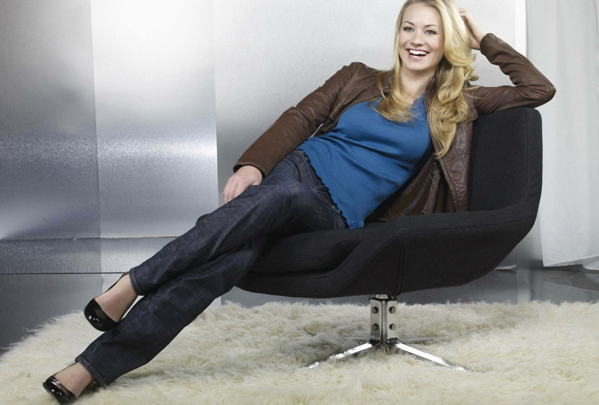 Yvonne Strahovski-photo